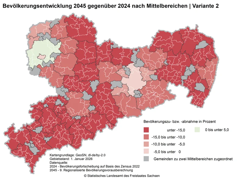 Die Karte zeigt die relative Bevölkerungsentwicklung der Mittelbereiche in Sachsen 2045 gegenüber 2024 laut Variante 2 der 9. RBV. 
